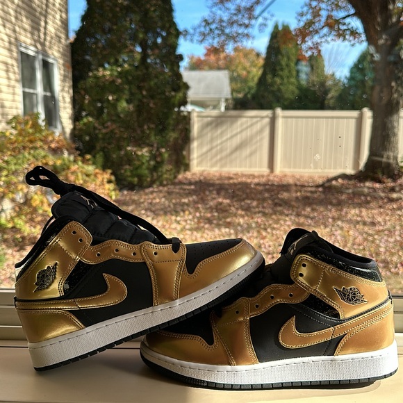 Jordan 1 Mid SE Metallic Gold Black (GS) Kids size 7Y - Picture 6 of 7